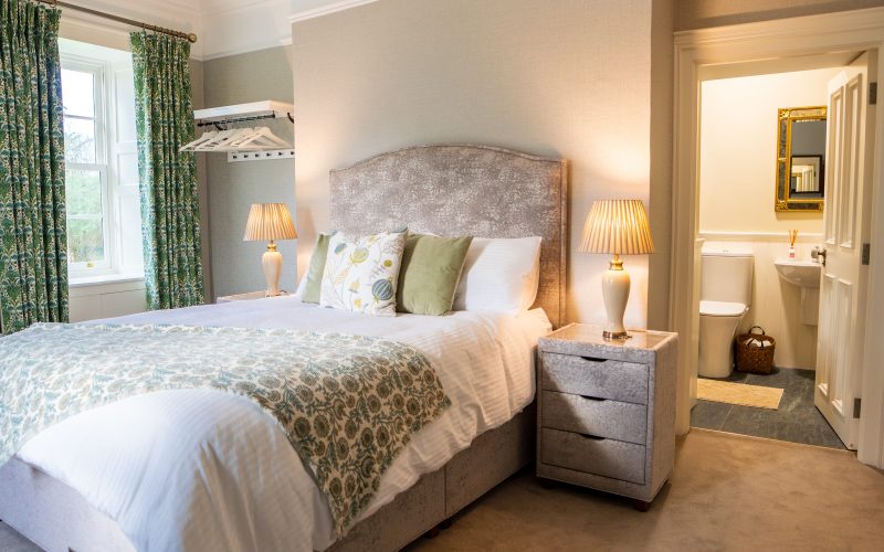 The Holly Room – A Luxurious Retreat in Bettystown